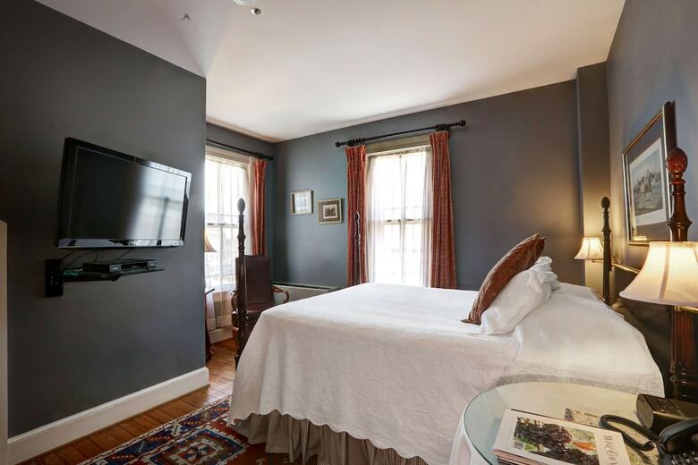 Bed & Breakfast 200 South Street Inn