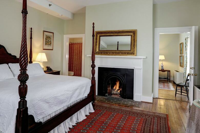 Bed & Breakfast 200 South Street Inn