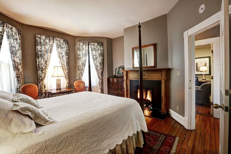 Bed & Breakfast 200 South Street Inn