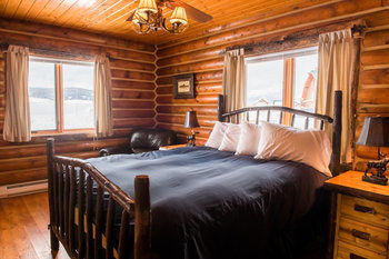 Lodge Bar N Ranch