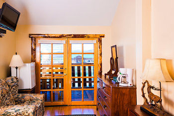 Lodge Bar N Ranch