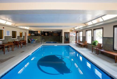 Hotel Gray Wolf Inn & Suites