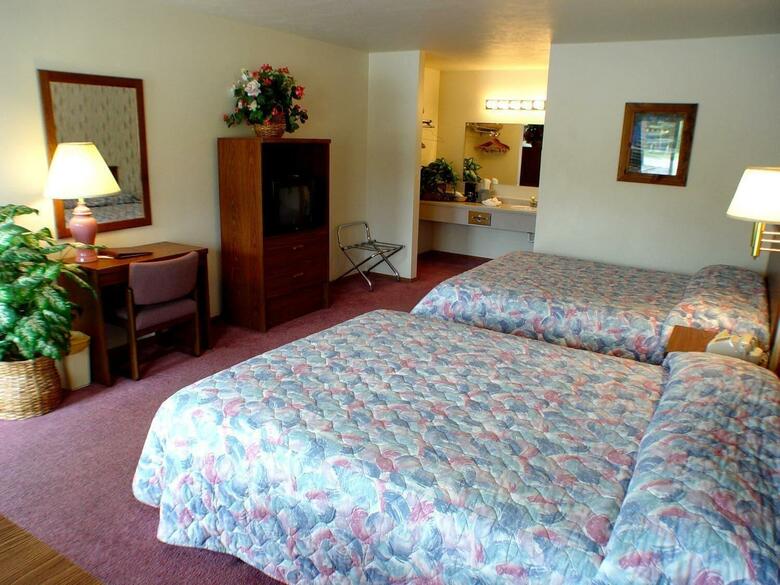 Motel Dude & Roundup