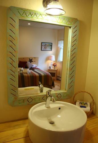Posada Trailside Inn
