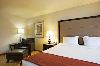 Holiday Inn Express Hotel & Suites Wichita Falls