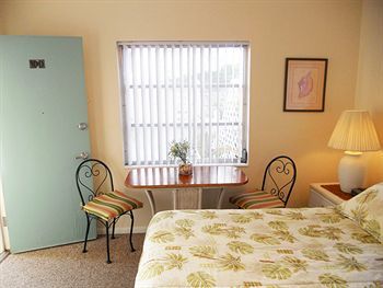 Hotel Hideaway Waterfront Resort