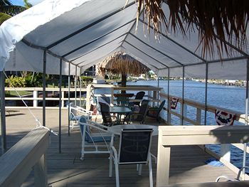 Hotel Hideaway Waterfront Resort
