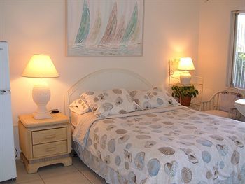 Hotel Hideaway Waterfront Resort