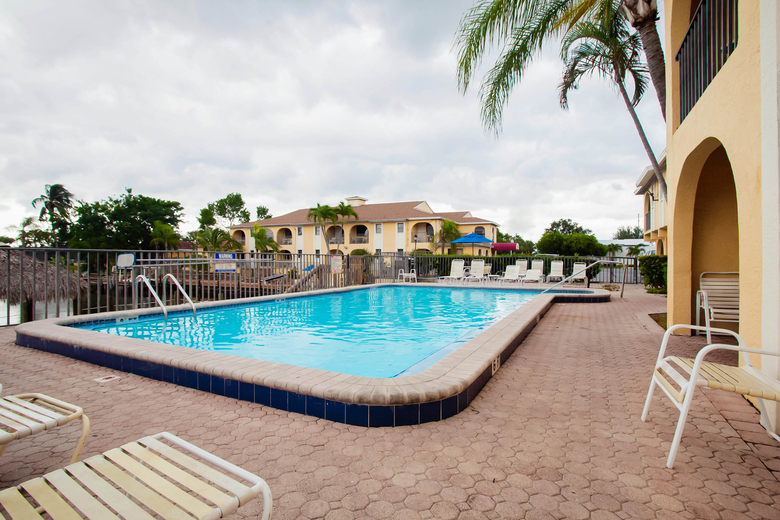Hotel Casa Loma Motel-waterfront