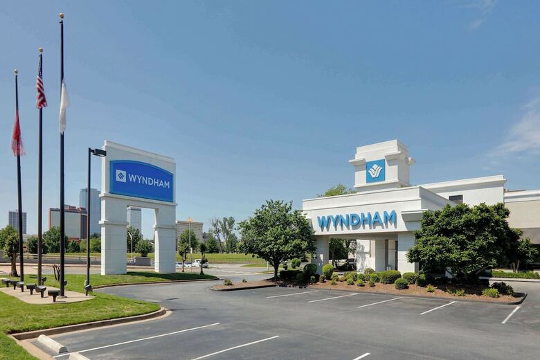 Wyndham Riverfront Hotel