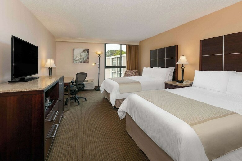 Wyndham Riverfront Hotel