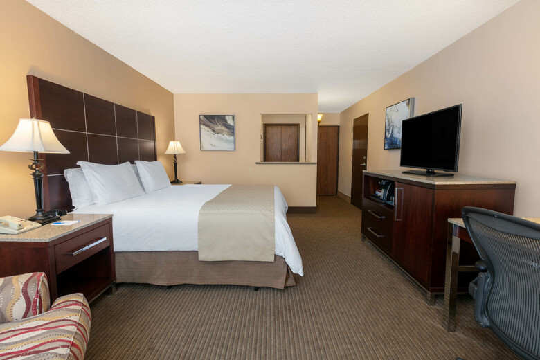Wyndham Riverfront Hotel