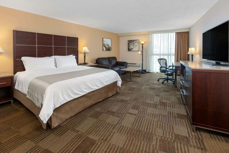 Wyndham Riverfront Hotel