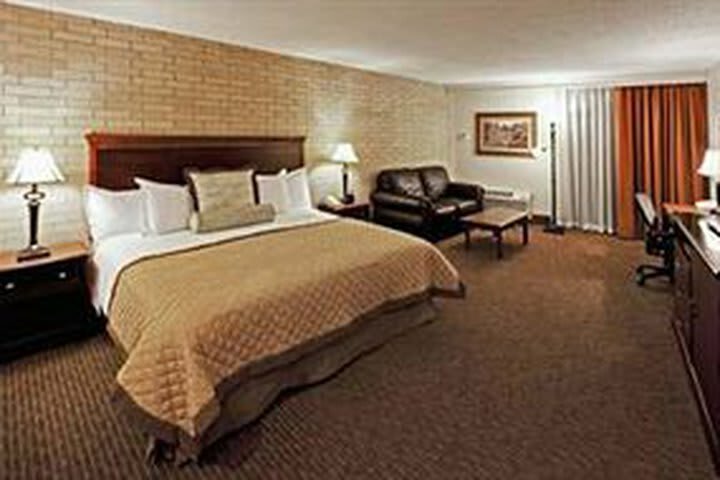 Wyndham Riverfront Hotel
