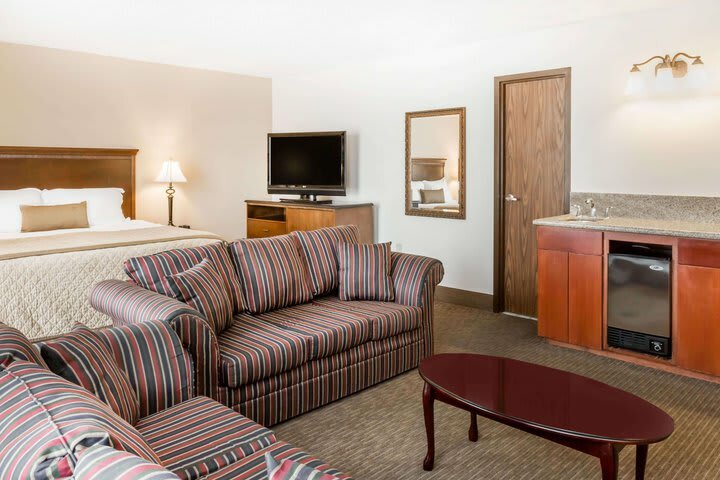 Wyndham Riverfront Hotel