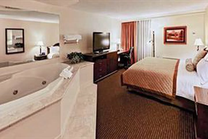 Wyndham Riverfront Hotel