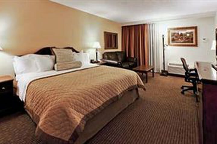Wyndham Riverfront Hotel