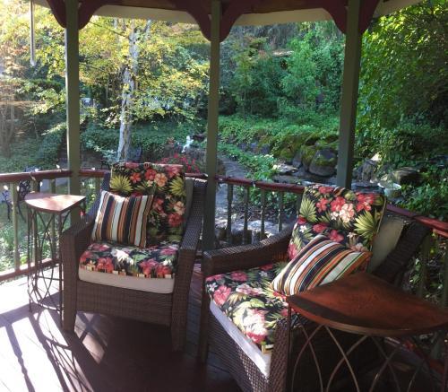 Bed & Breakfast Foothill House