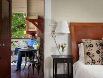 Bed & Breakfast Craftsman Inn
