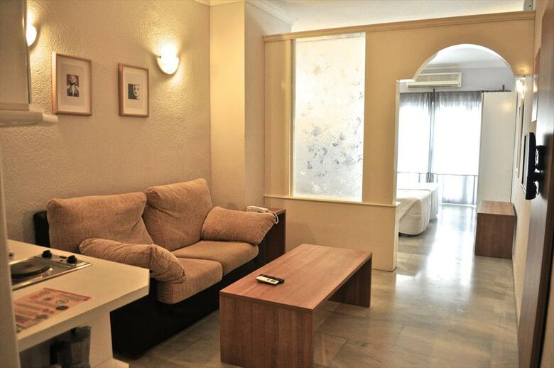 Aparthotel First Flatotel International