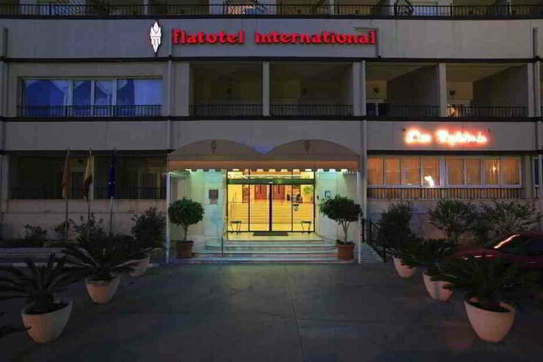 Aparthotel First Flatotel International
