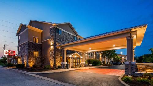 Hotel Lexington Inn & Suites