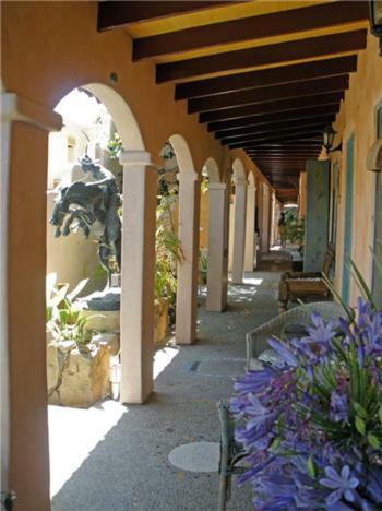 Hotel Les Artistes Inn