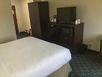 Charleston Capitol Hotel