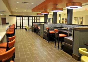 Motel Holiday Inn And Suites Charleston West