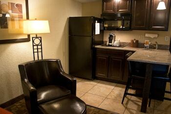 Motel Holiday Inn And Suites Charleston West