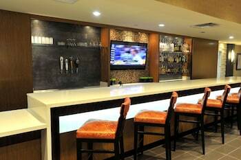 Motel Holiday Inn And Suites Charleston West