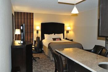 Motel Holiday Inn And Suites Charleston West