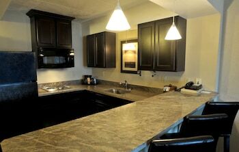 Motel Holiday Inn And Suites Charleston West