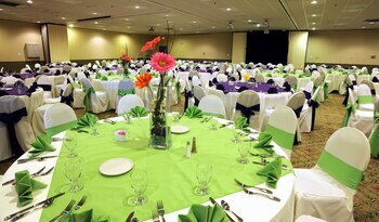 Motel Holiday Inn And Suites Charleston West