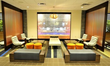 Motel Holiday Inn And Suites Charleston West