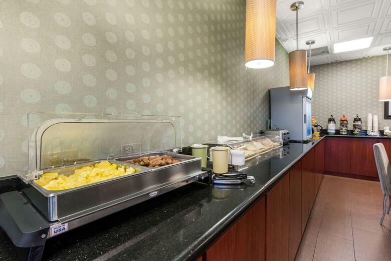 Hotel Quality Inn & Suites
