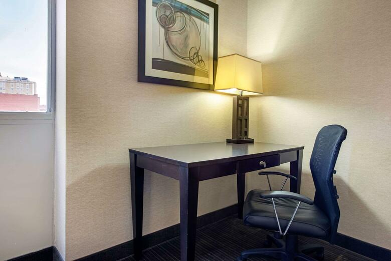 Hotel Quality Inn & Suites