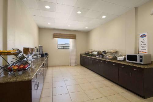 Hotel Baymont Inn And Suites Cotulla
