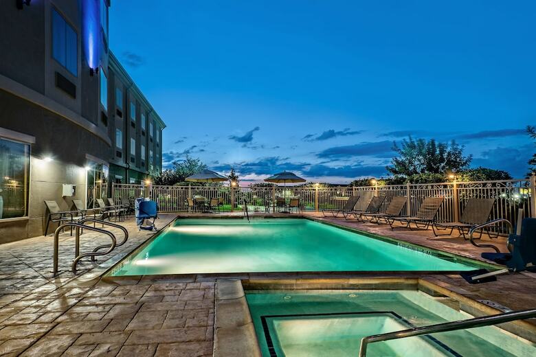 Holiday Inn Express Hotels Cotulla