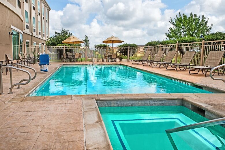 Holiday Inn Express Hotels Cotulla