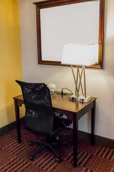 Grand Williston Hotel And Conference Center
