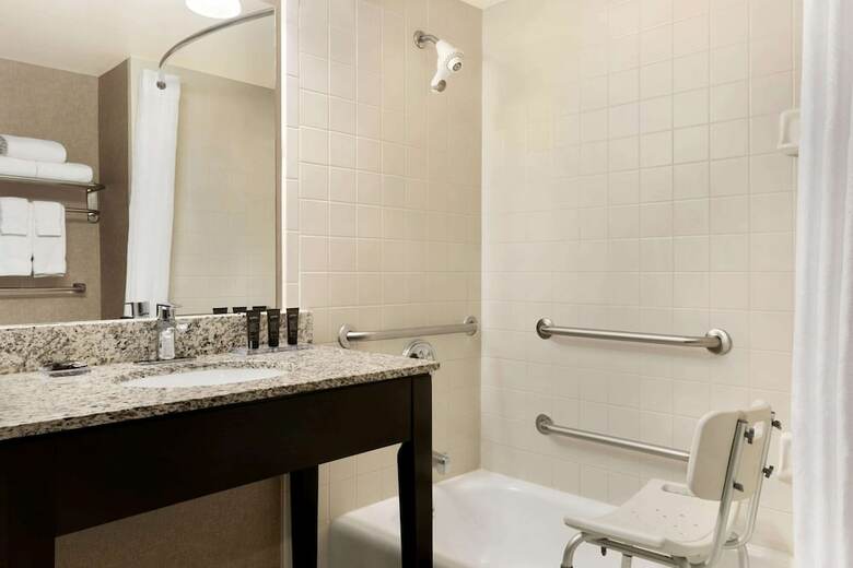 Hotel Wingate By Wyndham Cincinnati Blue Ash