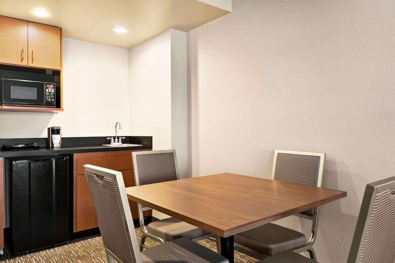 Hotel Wingate By Wyndham Cincinnati Blue Ash