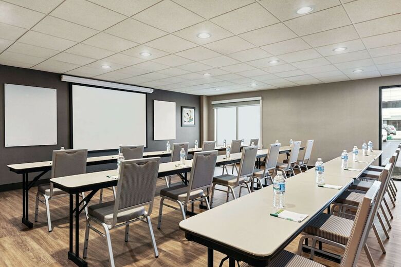 Hotel Wingate By Wyndham Cincinnati Blue Ash
