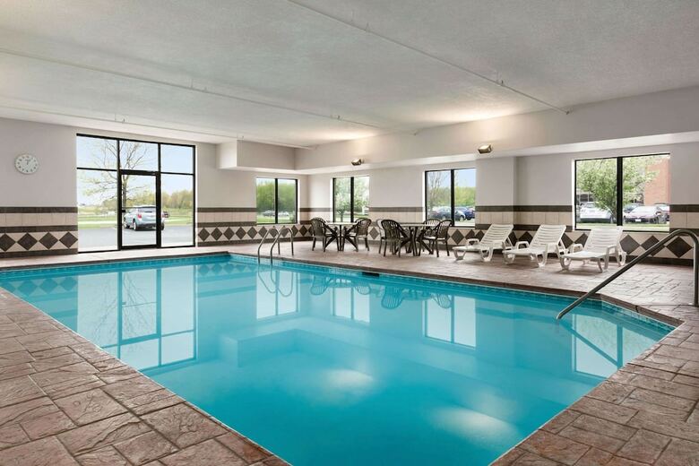 Hotel Wingate By Wyndham Cincinnati Blue Ash