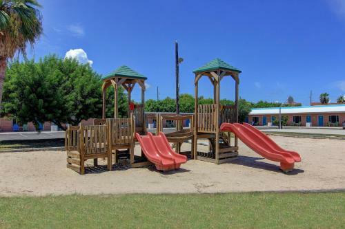 Shark Reef Resort Motel & Cottages