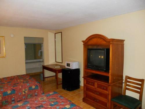 Motel Plaza Inn & Suites
