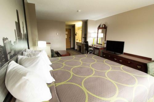 Super 8 Motel O'hare Elk Grove