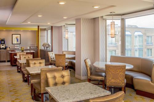 Hotel Sheraton Suites Chicago Elk Grove