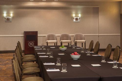 Hotel Sheraton Suites Chicago Elk Grove